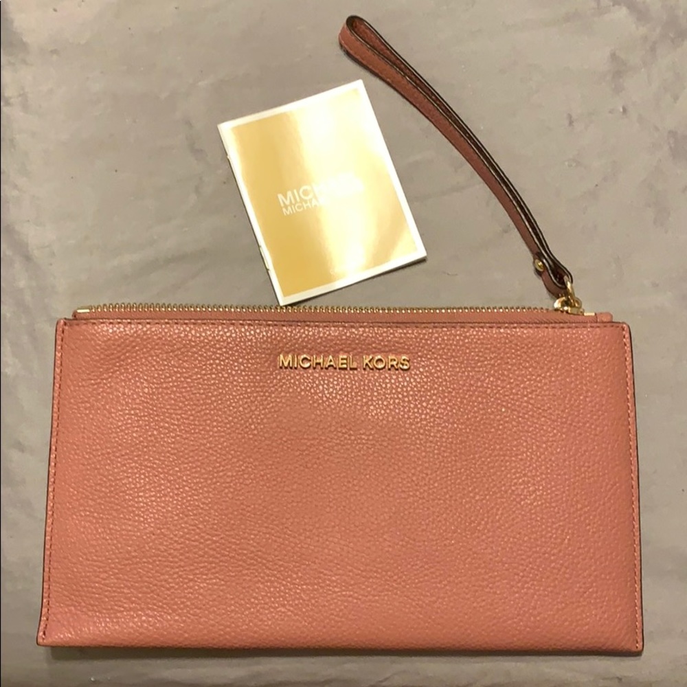 Michael Kors Wristlet- Make an offer 🤗 - Picture 1 of 4